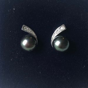 NWT Black Freshwater Pearl Earrings